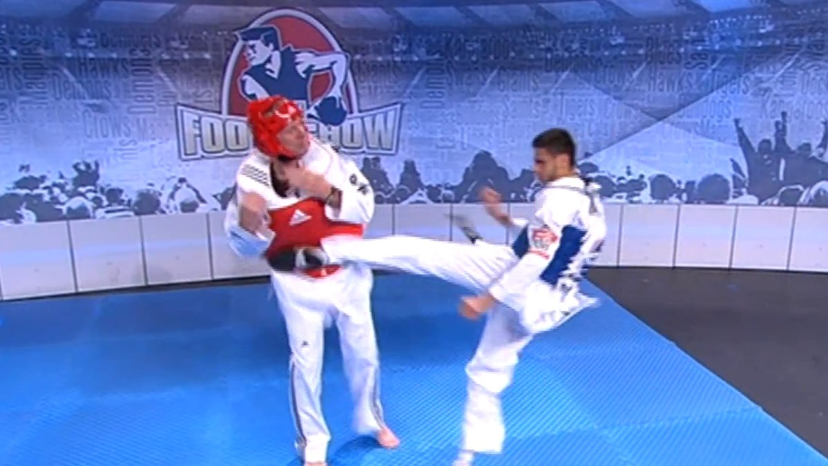 Sportkommentatorn Sam Newman fick ordentligt med spö i teve efter att ha kallat taekwondo "det löjligaste han sett".